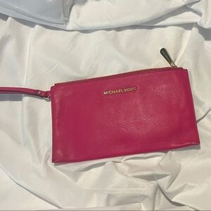 PreLoved Michael Kors Fuchsia Leather Wristlet
